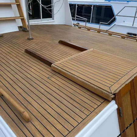 ספינת מלון Nuit Insolite A Bord D Un Bateau *