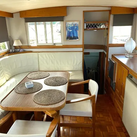 Nuit Insolite A Bord D Un Bateau *