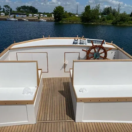 Nuit Insolite A Bord D Un Bateau ספינת מלון