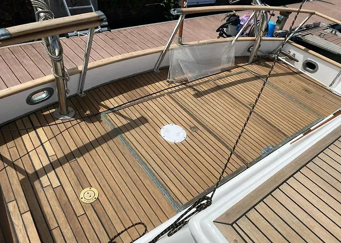 Nuit Insolite A Bord D Un Bateau *